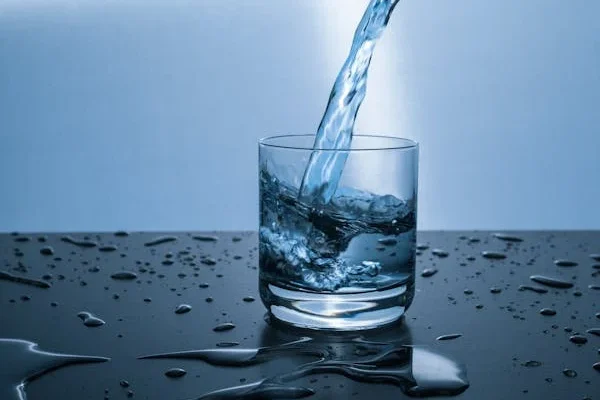7 Amazing Benefits of Drinking Water First Thing In The Morning